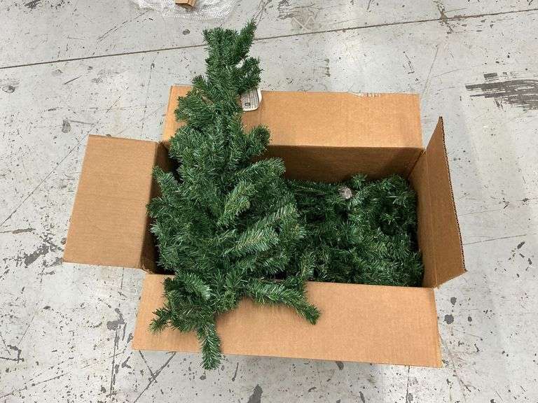 Box of tear drop wreath forms image