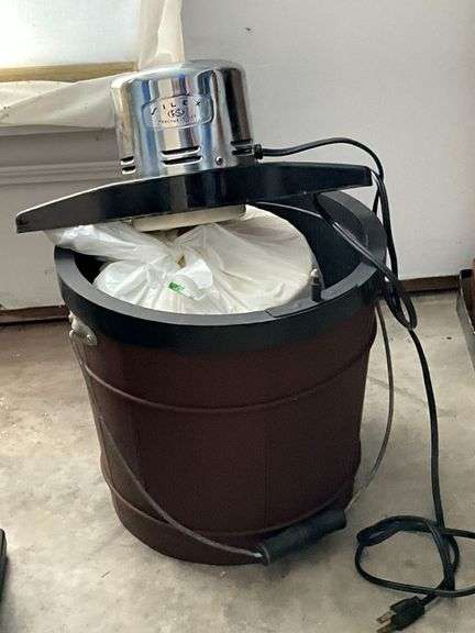 Proctor-Silex electric ice cream maker image