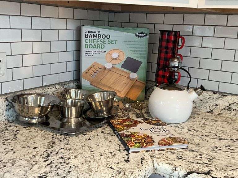 2-drawer Bamboo cheese set board image