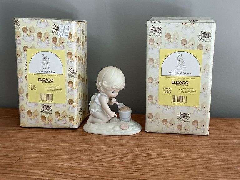 3 Precious Moments figurines image