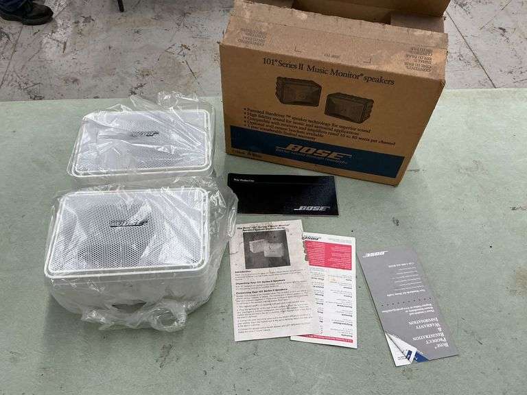 2 Bose 101 Series music monitor speakers image