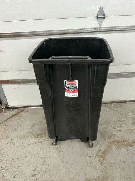 Rubbermaid Roughneck 50-gallon rolling trash can image