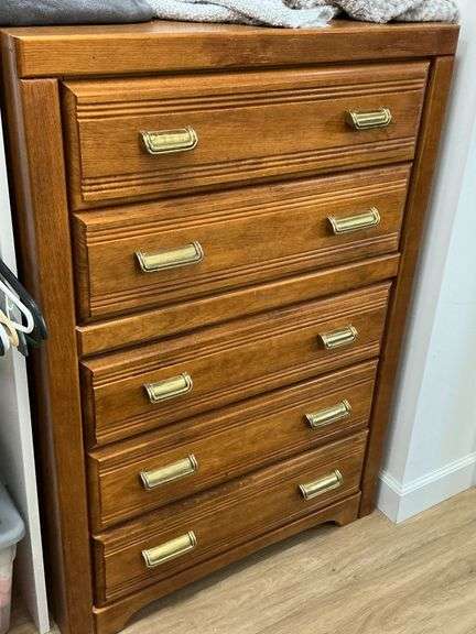 Broyhill 5-drawer dresser image