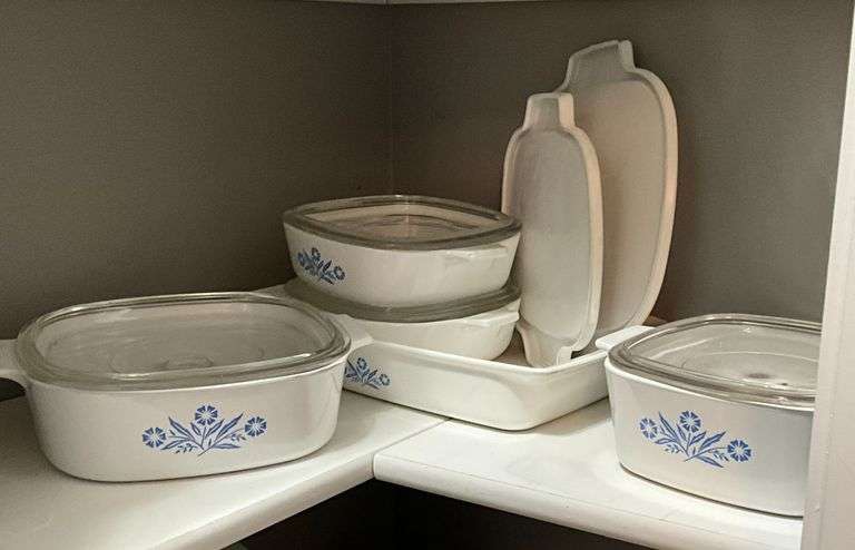 5 Corning Ware blue corn flower casserole dishes, 4 glass lids image