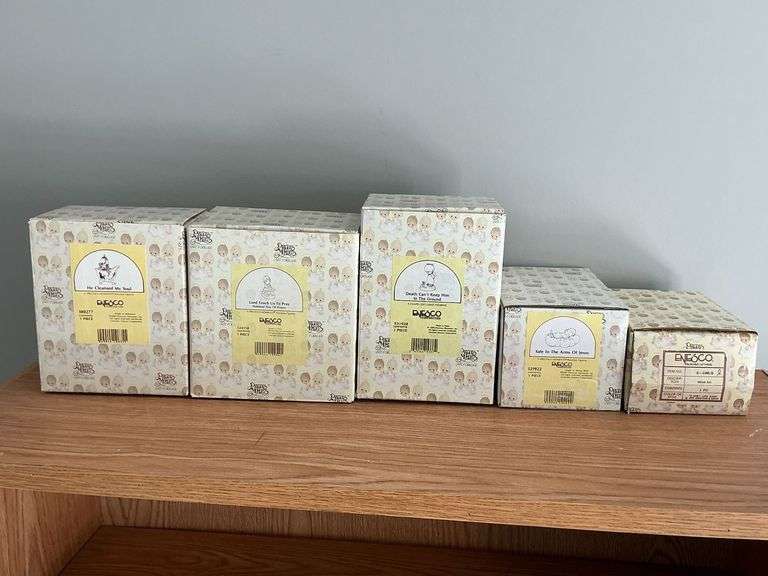 5 Precious Moments Figurines in original boxes image