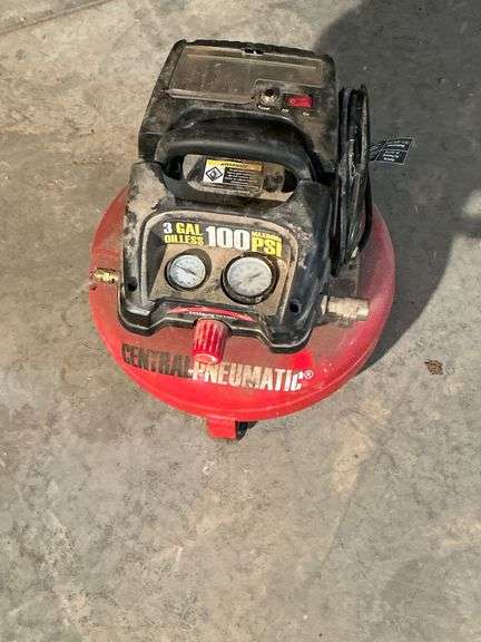 Central Pneumatic 3-gallon compressor, working condition, no air hose. image