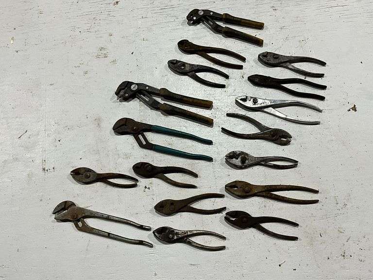 Adjustable pliers, wire cutters image