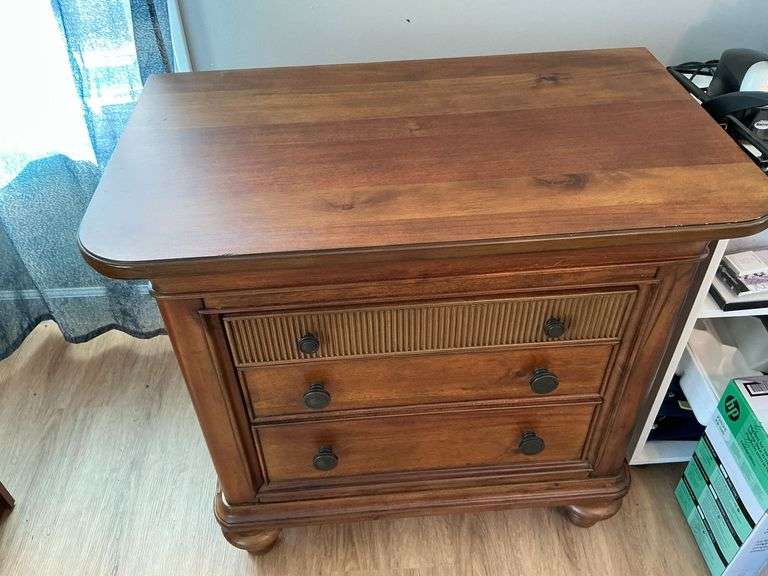 Broyhill 3-drawer dresser, 32" W x 19" D x 30" T image