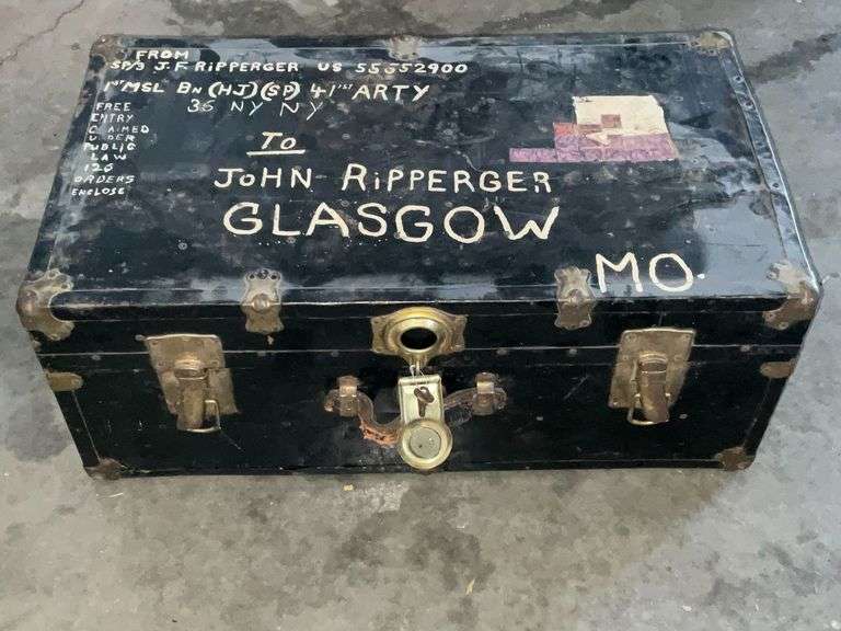 Vintage foot locker with key image