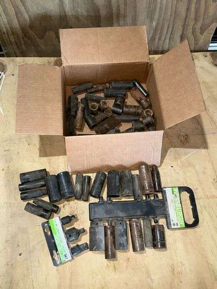 Assortment of 1/2" drive impact sockets image