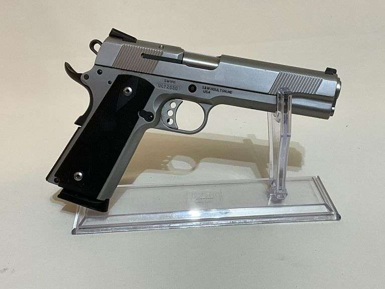 Smith & Wesson SW 1911 .45 auto, semi automatic pistol
