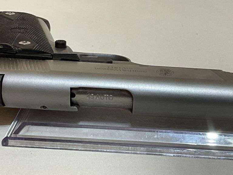 Smith & Wesson SW 1911 .45 auto, semi automatic pistol
