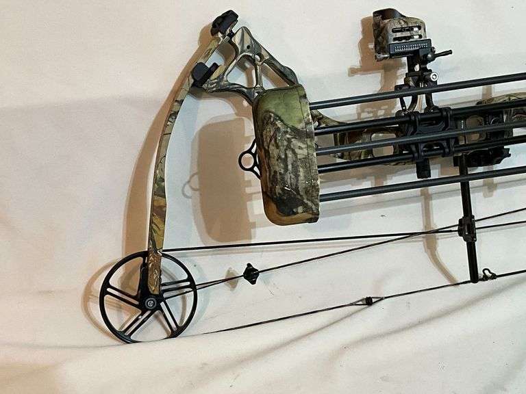 Diamond by BowTech Blackout compound bow