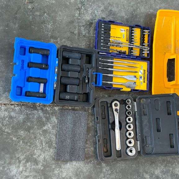 Rimax plastic tool box and contents