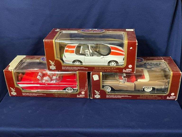 Road Legends die cast cars, 1:18 scale image
