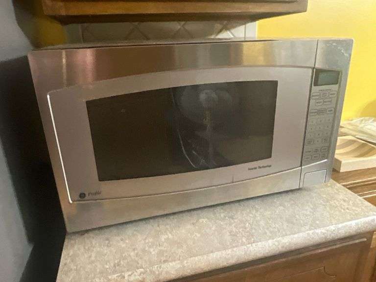 GE Profile microwave, Model JES2251SJ02, mfg. 2010 image
