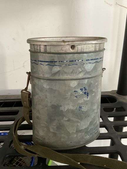 Small vintage minnow bucket