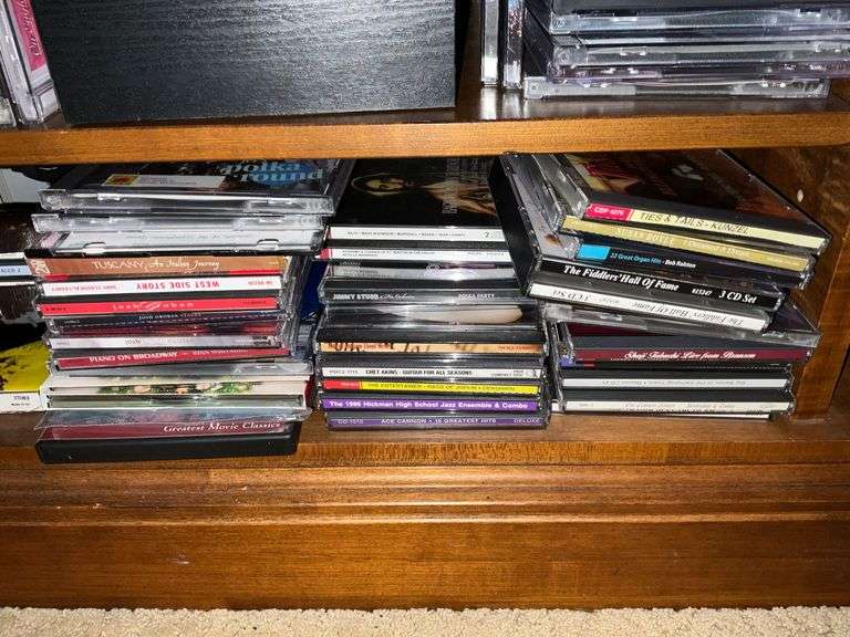 Sony 5-disc CD changer disc exchange system with remote, assortment of CDs