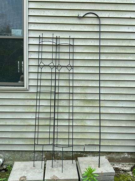 Trellis 61" T, shepherd hooks 72" T