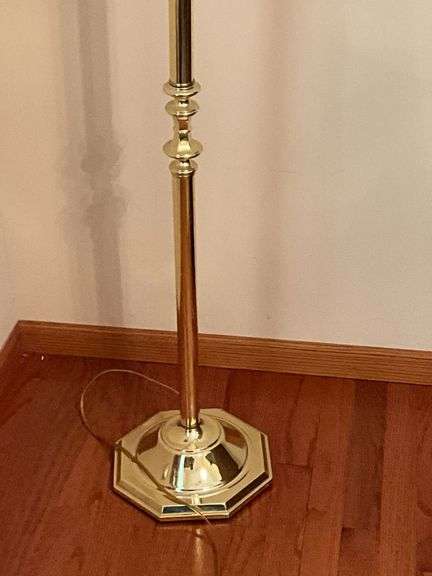 Floor lamp with swing arm