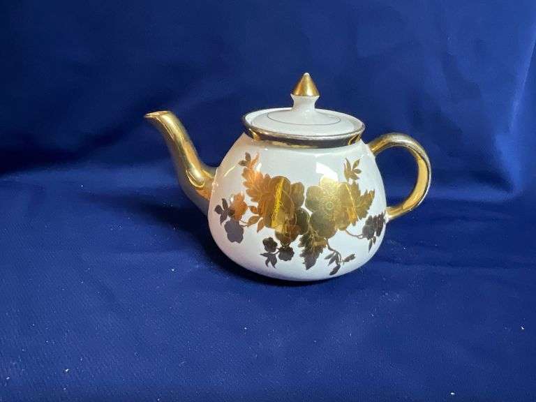 Eden ceramic teapot with gold decoration image