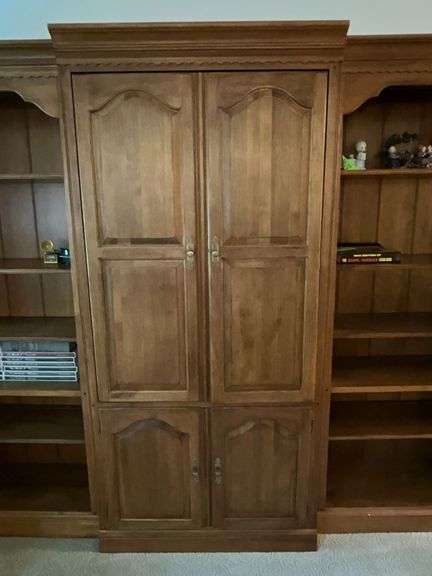 Entertainment cabinet, CONTENTS NOT INCLUDED