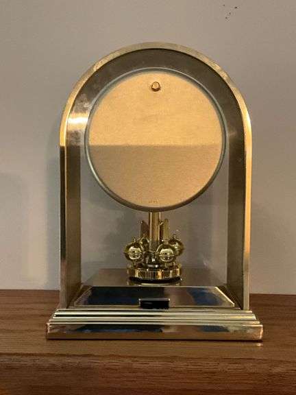 Seiko quartz clock, battery-operated