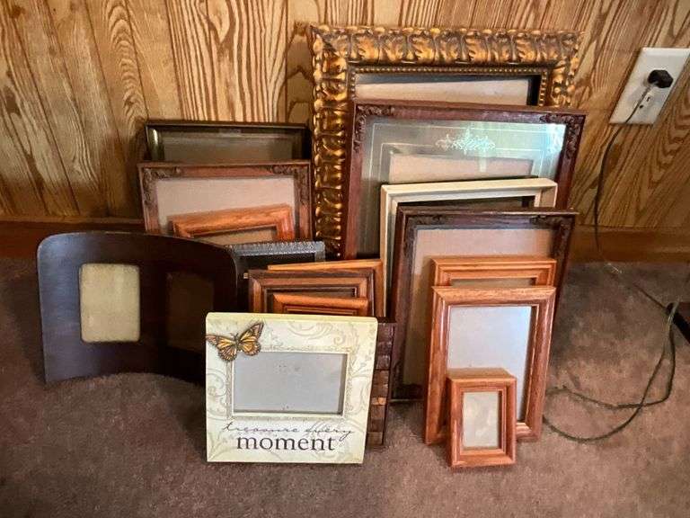 Picture frames, up to 15" x 19". image