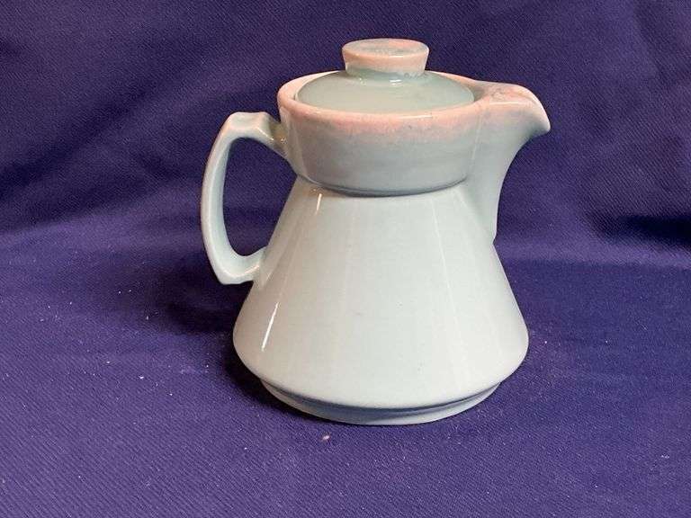 Hull Crestone Pottery pitcher with lid image