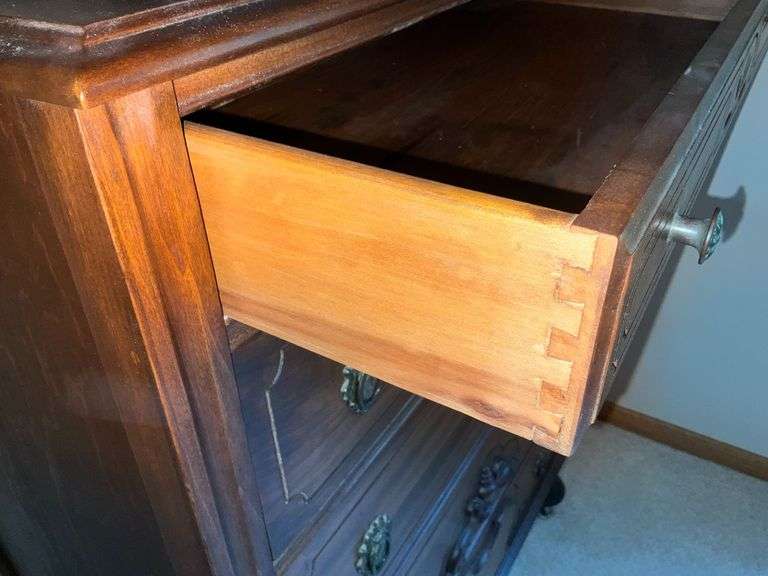 Antique five-drawer chest of drawers, beautiful piece