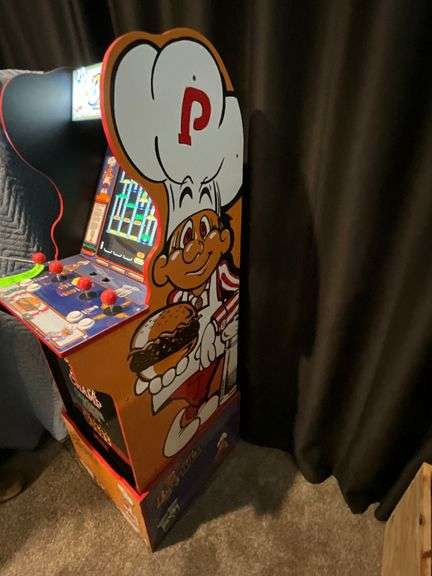 Burgertime featuring "Peter Pepper" arcade game, working condition