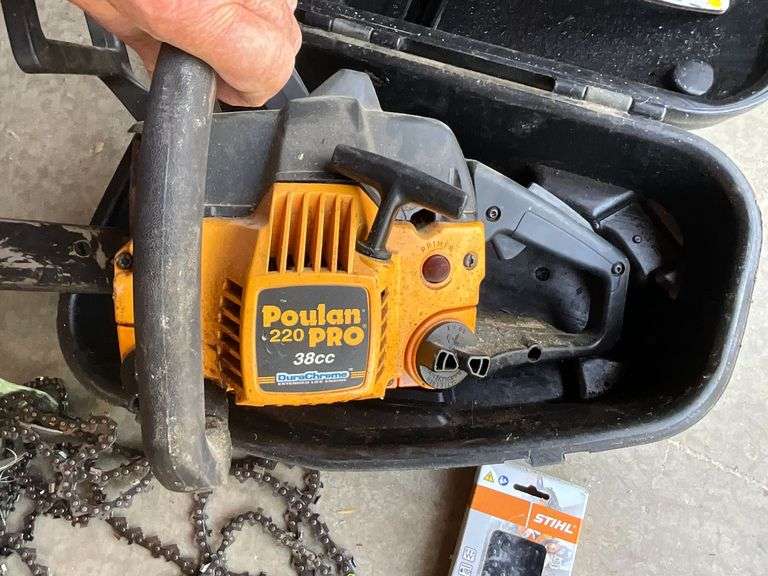 Poulan Pro chainsaw, 16" bar, case, extra bar