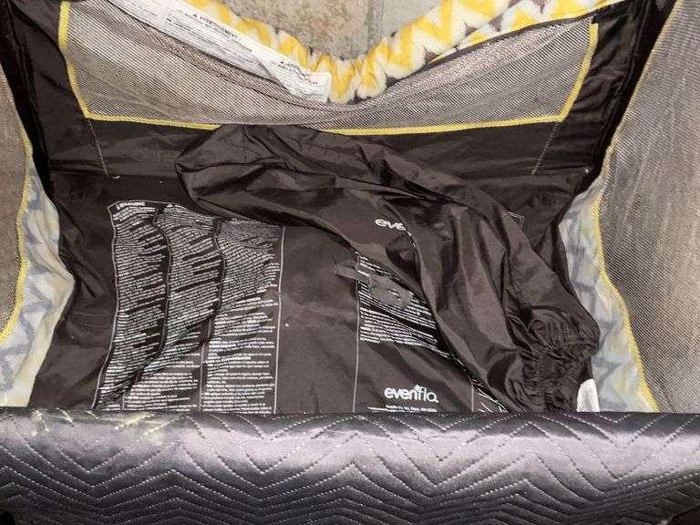 Evenflo folding play pen
