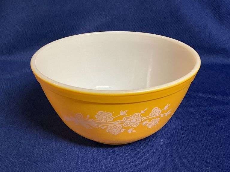 Pyrex mixing bowl, Golden Butterfly image