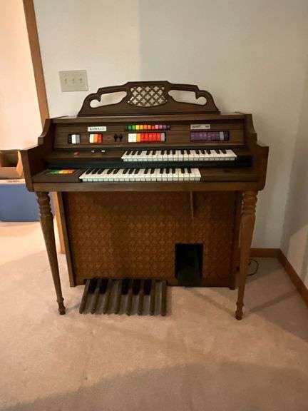 Kimball electric organ Swinger Deluxe 300, 39 1/2" W