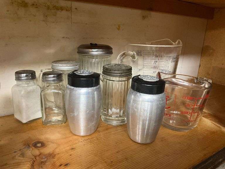 Anchor Hocking and Fire King measuring cups up to 1 quart image