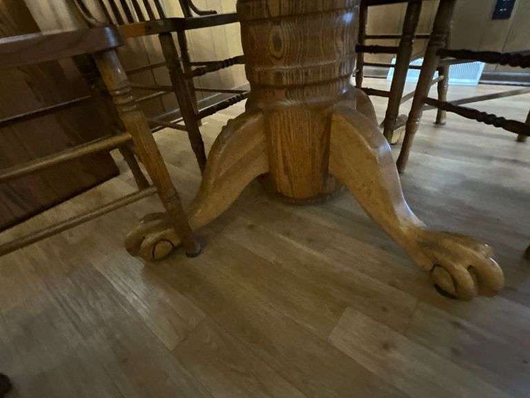 Single pedestal oak? Kitchen table, 53" W with 18" leaf