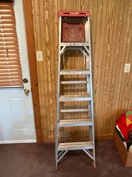 Werner 6' aluminum ladder, 200 lb. capacity image