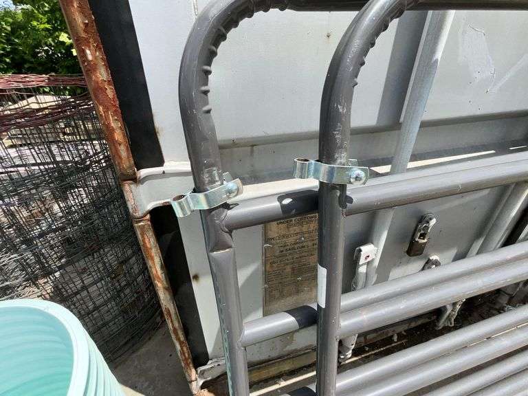 (2) 8' steel tube gates