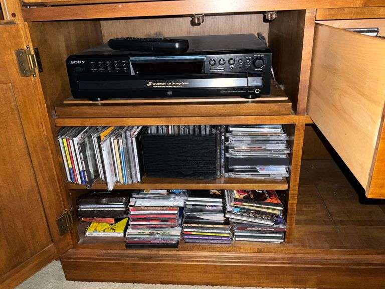 Sony 5-disc CD changer disc exchange system with remote, assortment of CDs