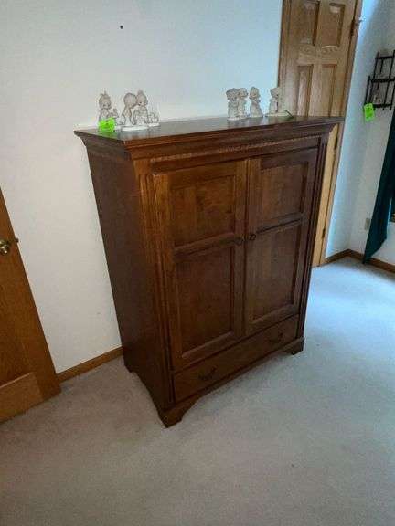 Ethan Allen entertainment cabinet with single drawer, CONTENTS NOT INCLUDED