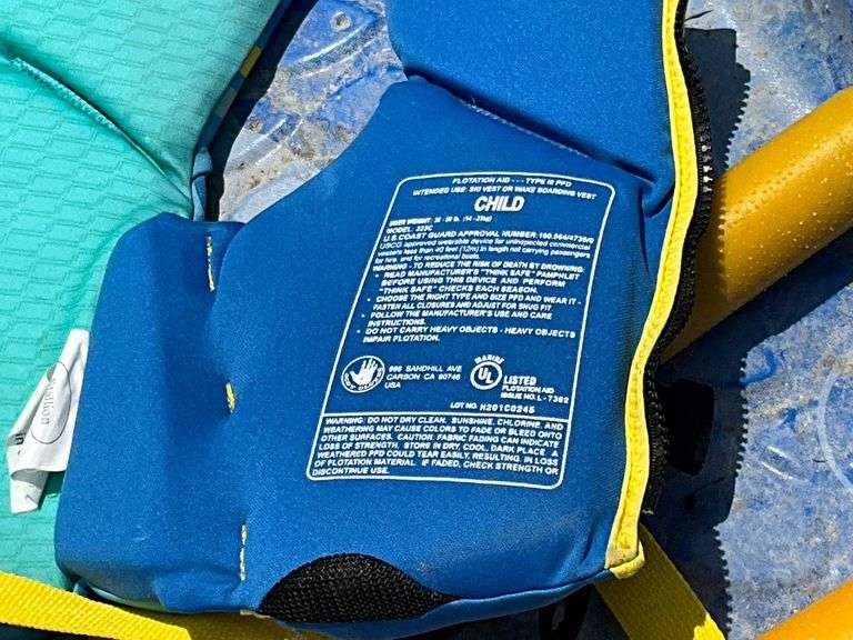 Pair of pool ladders, kiddie pool, life vests child's 30-50 lb. and 50-90 lb.