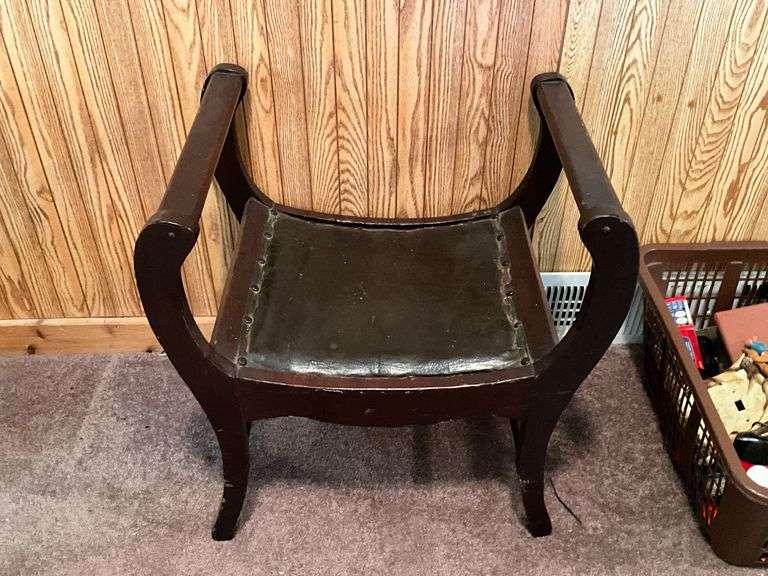 Saddle chair