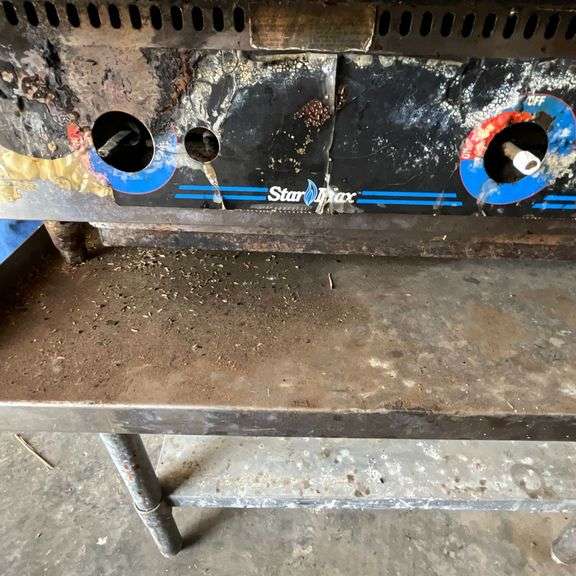 Gas grill with stainless table (36" x 30" x 25" T)