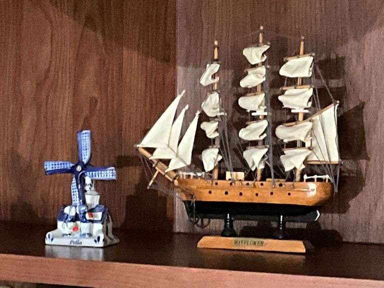 Mayflower replica and Pella delft blue windmill