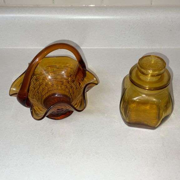 Amber basket with applied handle