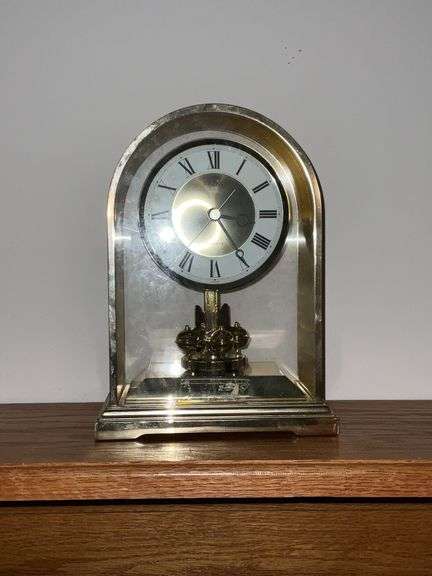Seiko quartz clock, battery-operated