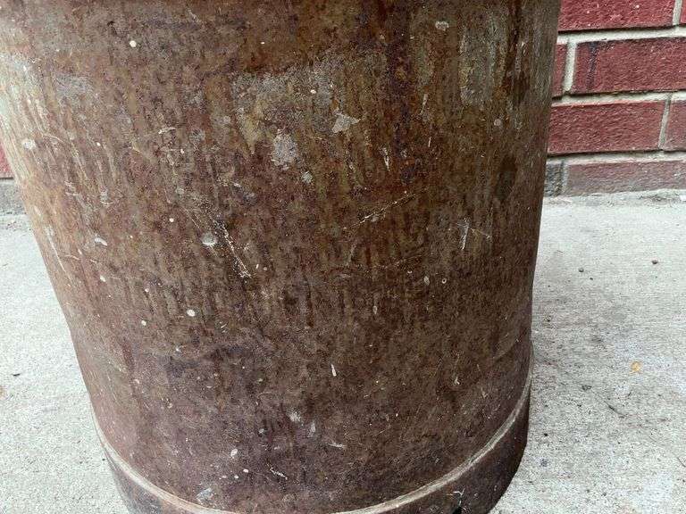 Milk can, shows rust