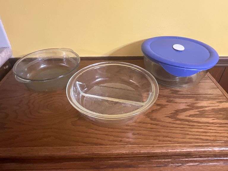 Pyrex and Fire King baking dishes, bowls. image