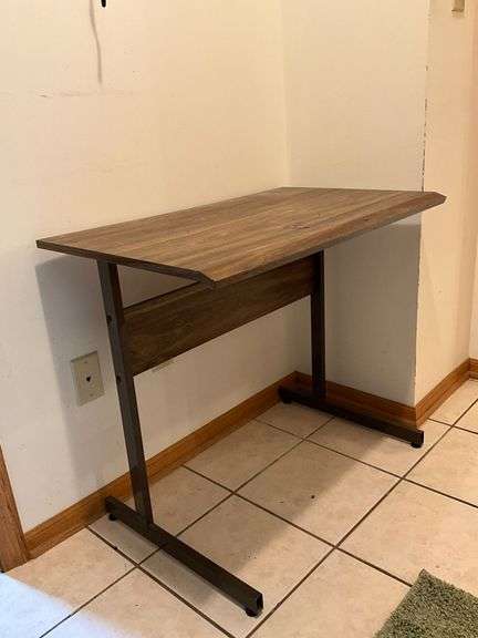 Table with metal legs